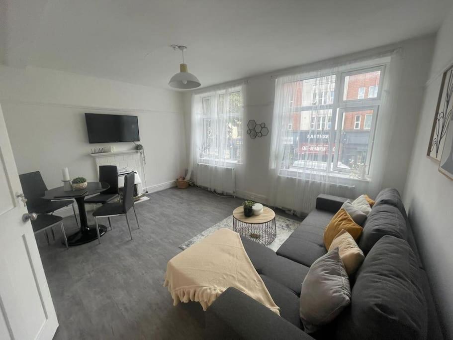 Charming 2 Bed Flat On Tower Bridge Lejlighed London Eksteriør billede